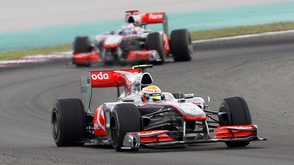 Lewis Hamilton ajoi vuoden 2010 Turkin GP:n voittoon ennen tallikaveriaan Jenson Buttonia.