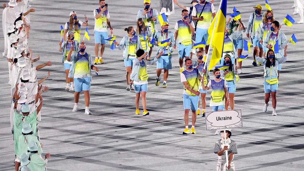 Ukraina marssi olympialaisten avajaisissa kentälle.