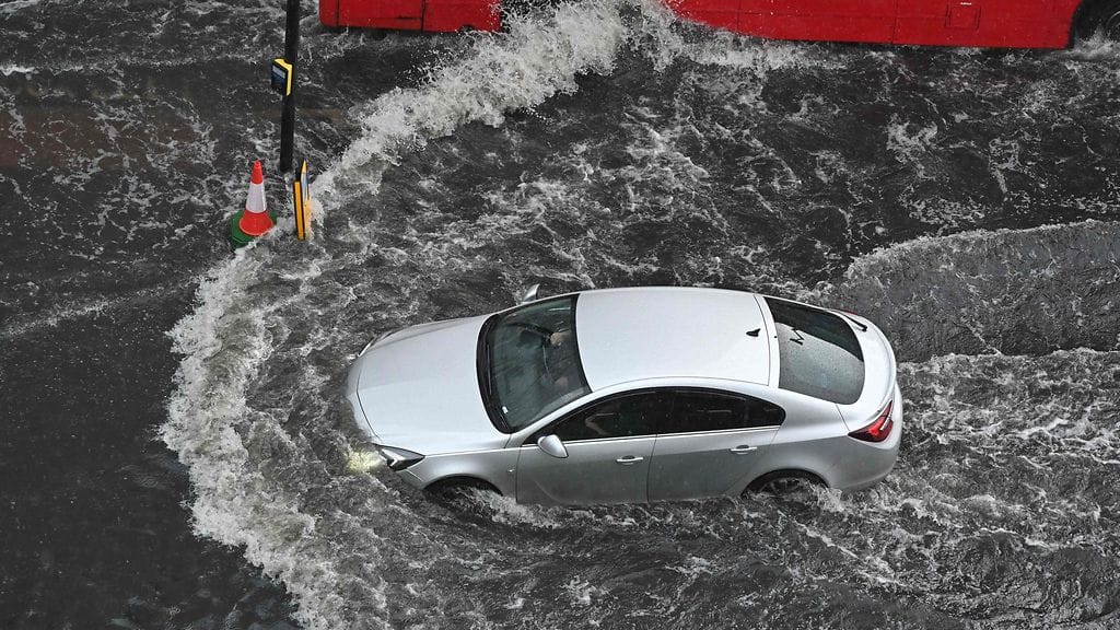 LK: Lontoon rankkasateiden aiheuttamat tulvat