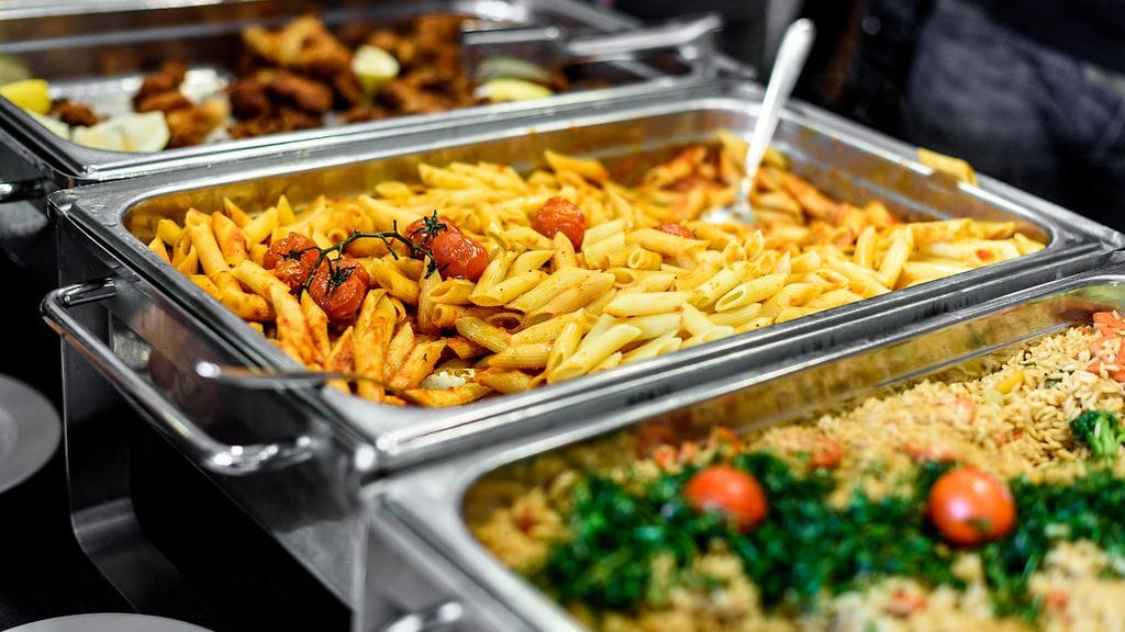 Olympiakylässä urheilijoille tarjotaan lukuisia eri ruokavaihtoehtoja. Kuvituskuva.