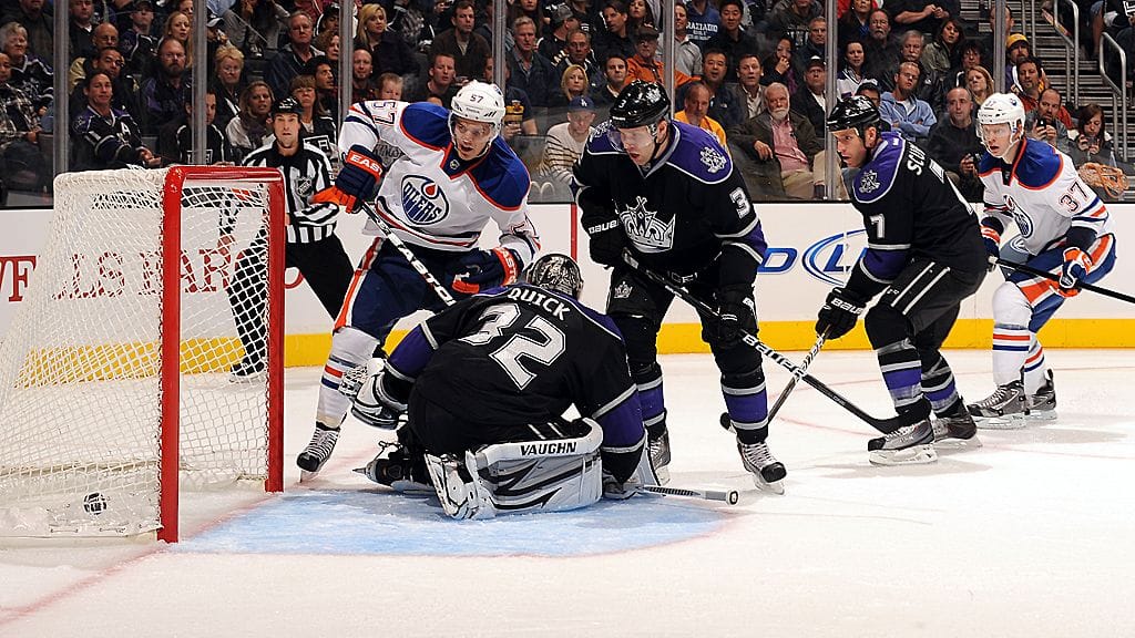 Lennart Petrell (äärioikealla) on juuri tehnyt uransa ensimmäisen NHL-maalin.