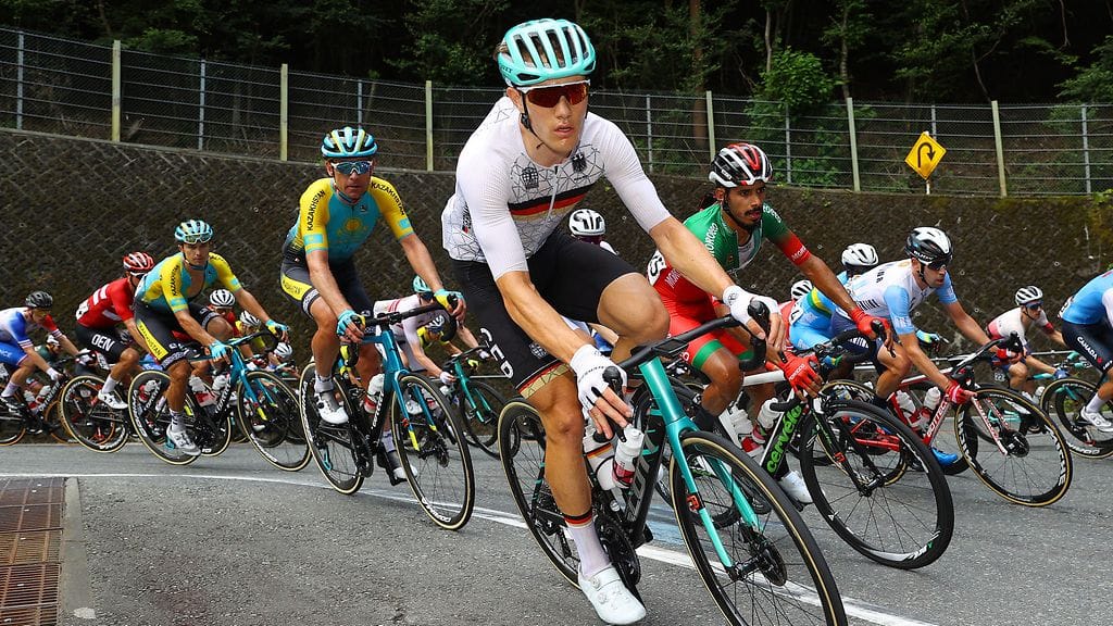 Nikias Arndt vauhdissa miesten maantiepyöräilyssä.