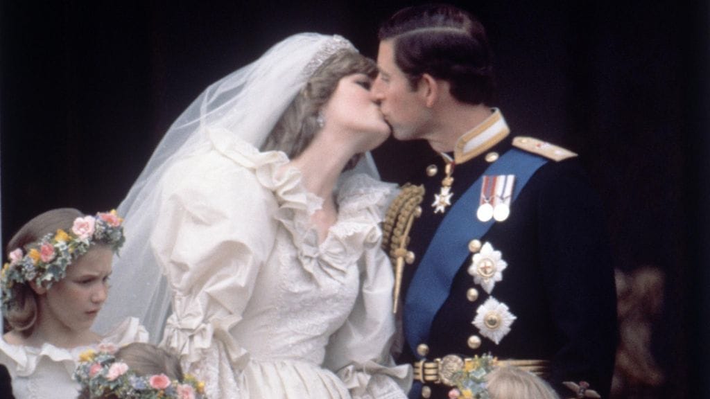 Kuningas Charlesin ja prinsessa Dianan vuoden 1981 häiden juhlasamppanja on pian tarjolla huutokauopassa.