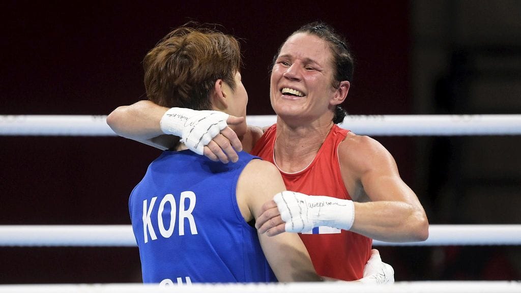 Mira Potkonen on voiton päässä olympiamitalista.