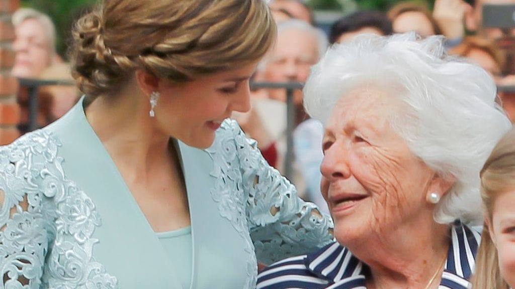 Kuningatar Letizian isoäiti Maria del Carmen Alvarez del Valle oli tunnettu journalisti Espanjassa.