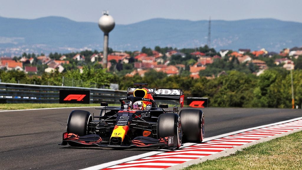 Max Verstappen aloitti Unkarin F1-viikonlopun nopeimpana.