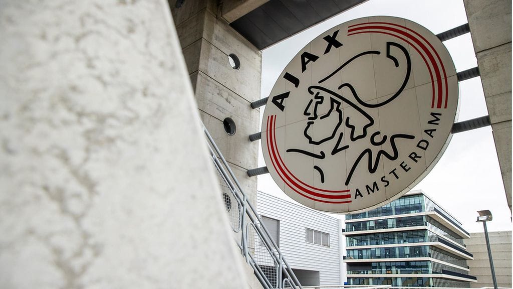 Ajaxissa on suuri suru nuoren pelaajan kuoleman takia.