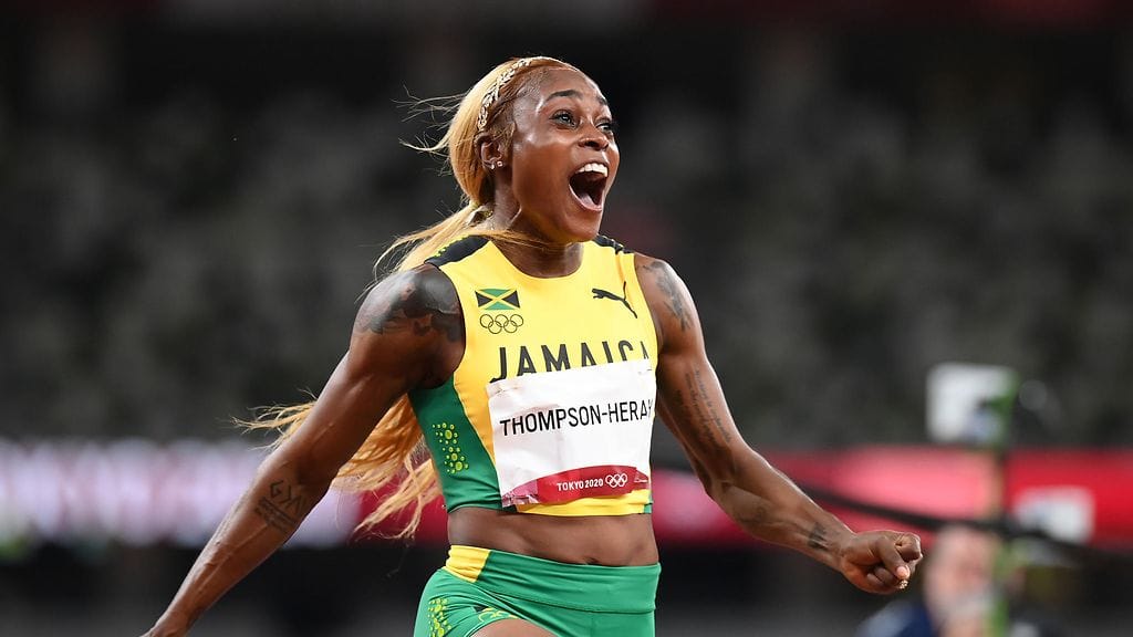 Elaine Thompson-Herah paineli olympiakultaan kaikkien aikojen kakkosajalla.