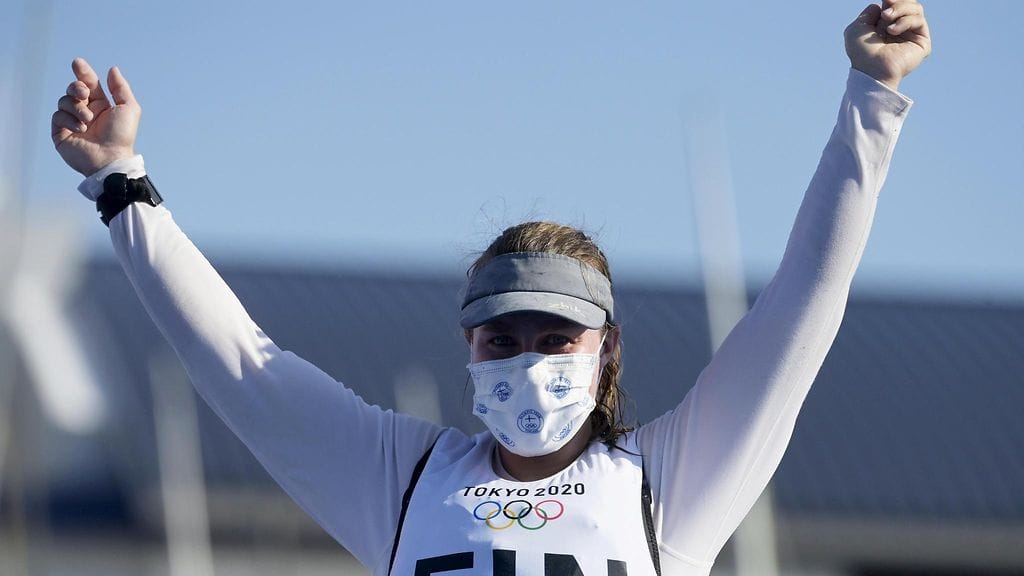 Tuula Tenkasen purjehdusura päättyi iloisiin tunnelmiin.