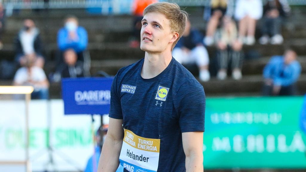 Oliver Helander loukkasi jalkaansa sunnuntain harjoituksissa.