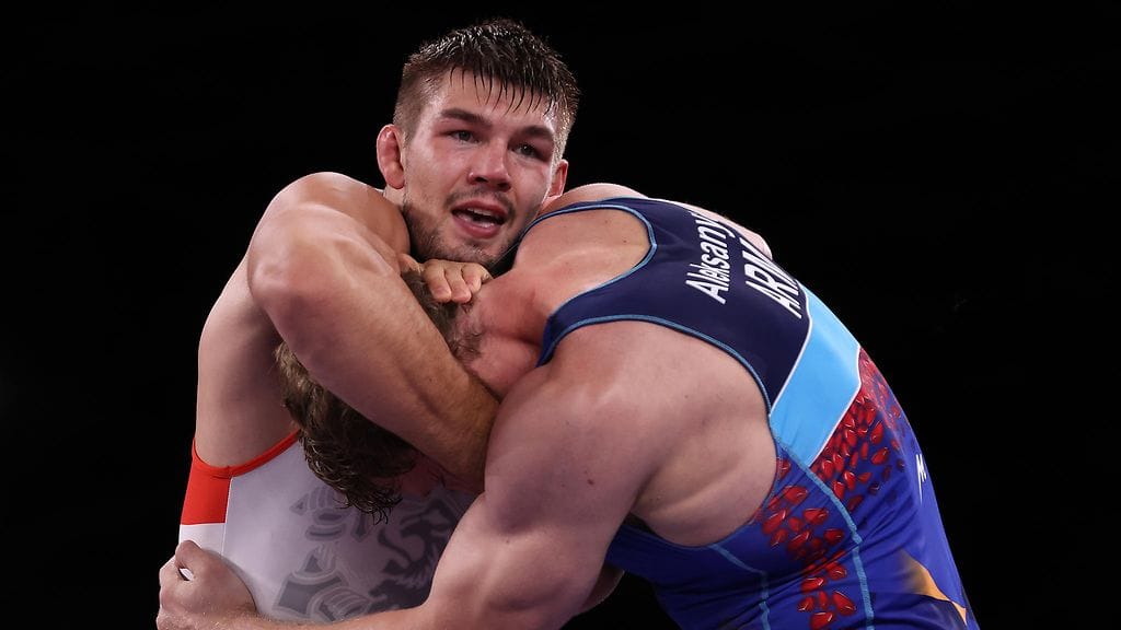 Arvi Savolainen painii 97-kiloisten sarjassa.