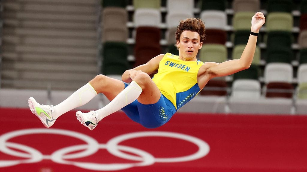 Armand Duplantis rikkoi Tokion olympiafinaalissa maailmanennätyksen ja voitti kultaa.