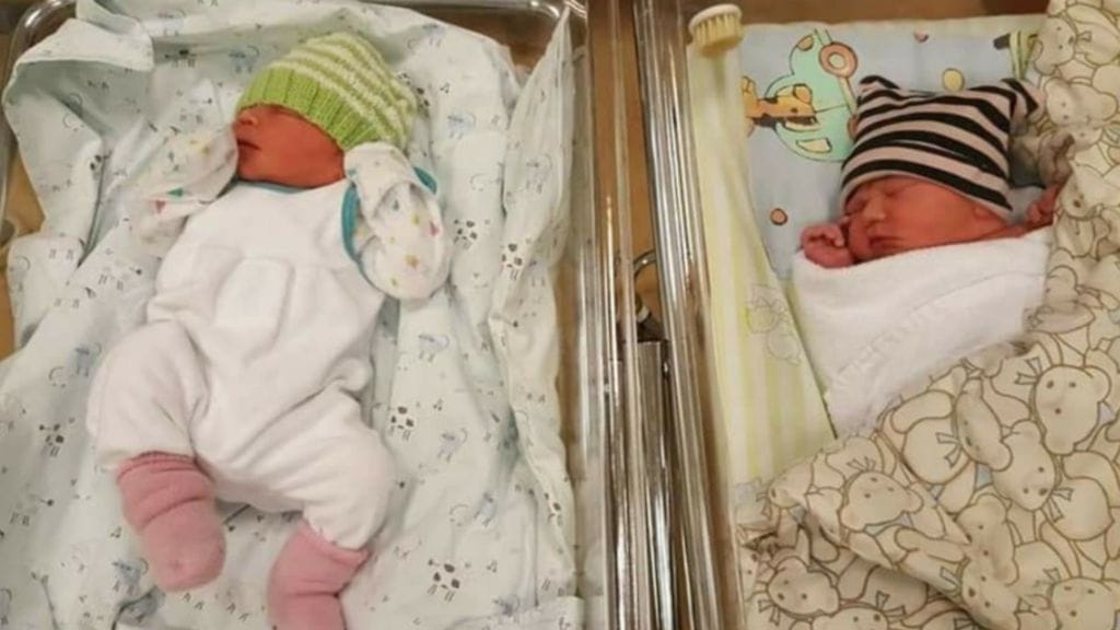 samana päivänä syntyneet pojat synnytysosastolla