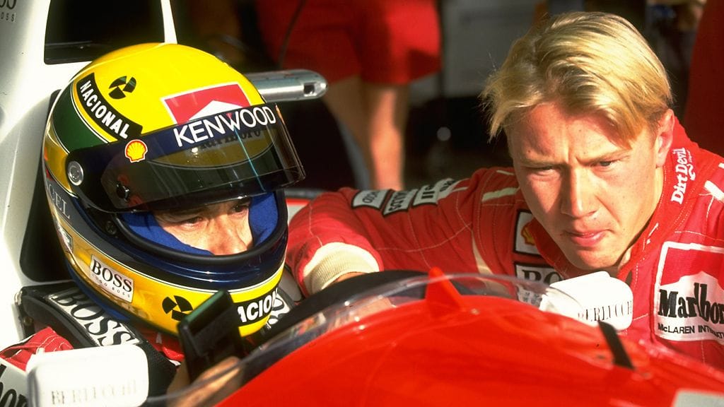 Ayrton Senna ja Mika Häkkinen tallikavereina vuonna 1993.