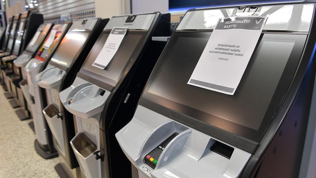 Veikkaus sulkee peliautomaatteja pahentuneen koronatilanteen takia.