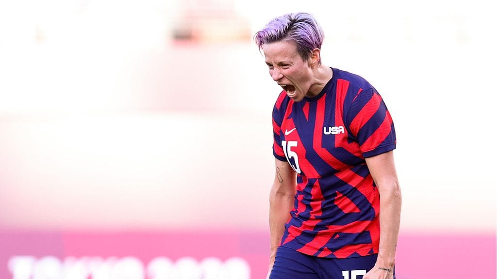 Megan Rapinoe juhli Yhdysvaltain kanssa Tokiossa olympiapronssia.