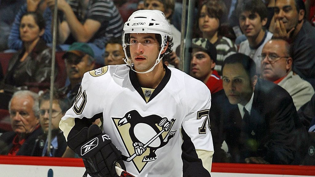 Angelo Esposito on pelannut harjoitusotteluita Penguinsin paidassa.