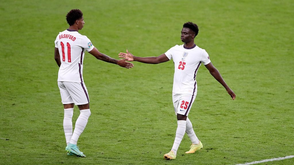 Marcus Rashford ja Bukayo Saka saivat osakseen rasististen viestien tulvan.