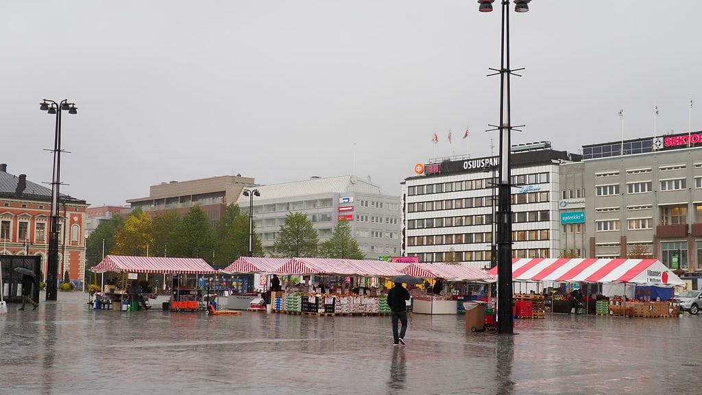 Rikokset tapahtuivat poliisin mukaan Kuopion ydinkeskustassa. Kuvituskuva Kuopion torilta.