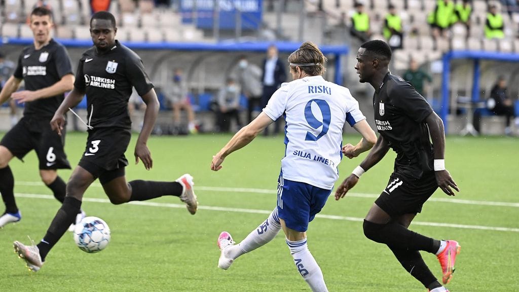 Riku Riski laukoi HJK:n 1–0-johtoon.