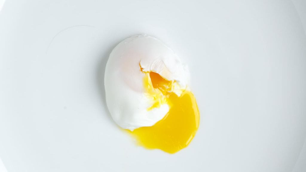 TikTokin uppomunakikka aiheutti naiselle palovammoja. Kuvituskuva.