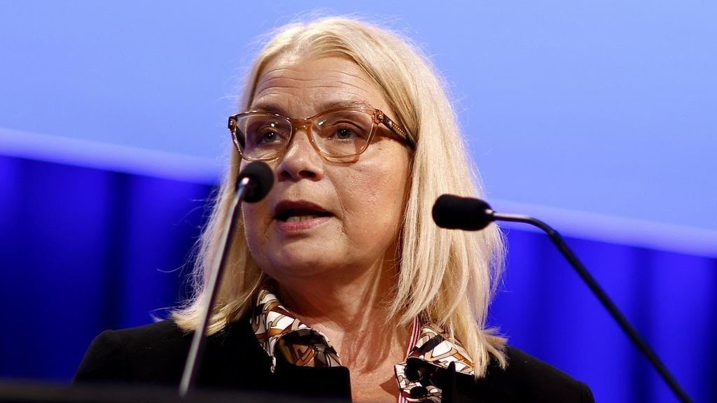 Perussuomalaisten ensimmäiseksi varapuheenjohtajaksi valittu Leena Meri perussuomalaisten puoluekokouksessa.