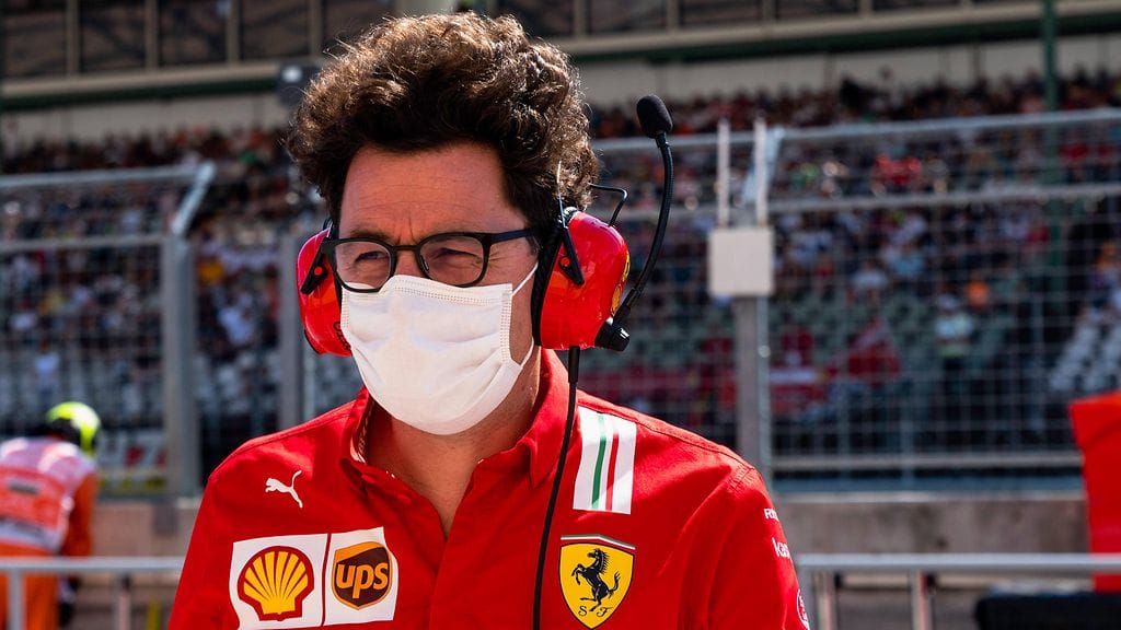 Ferrarin tallipäällikkö Mattia Binotto sanoo kannustavansa Max Verstappenia maailmanmestariksi.