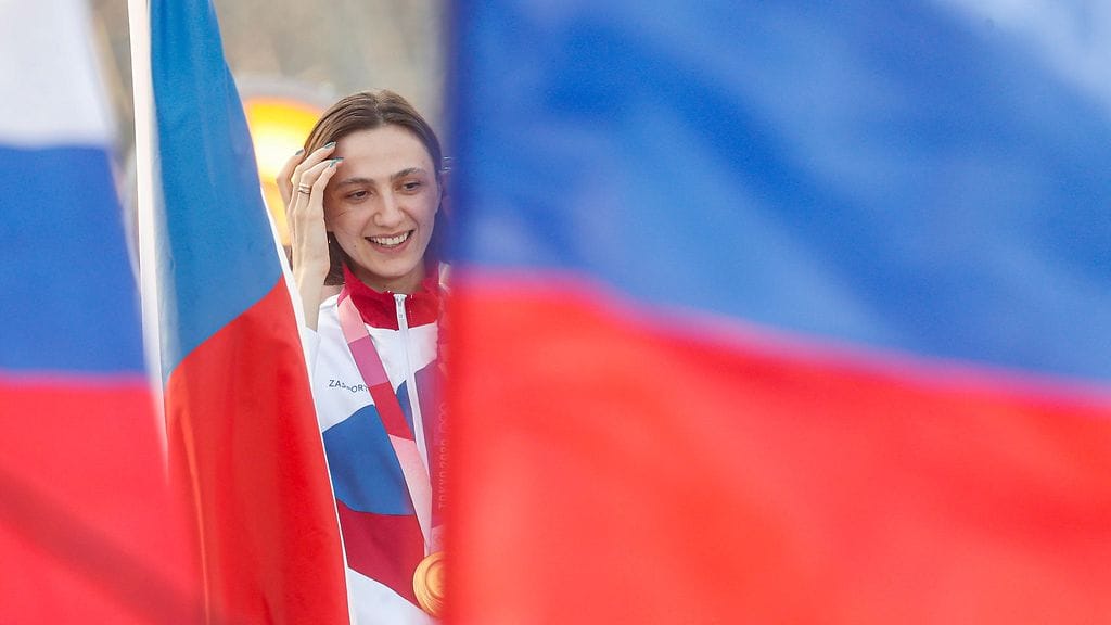 Marija Lasitskene hyppäsi olympiakultaa Tokiossa.