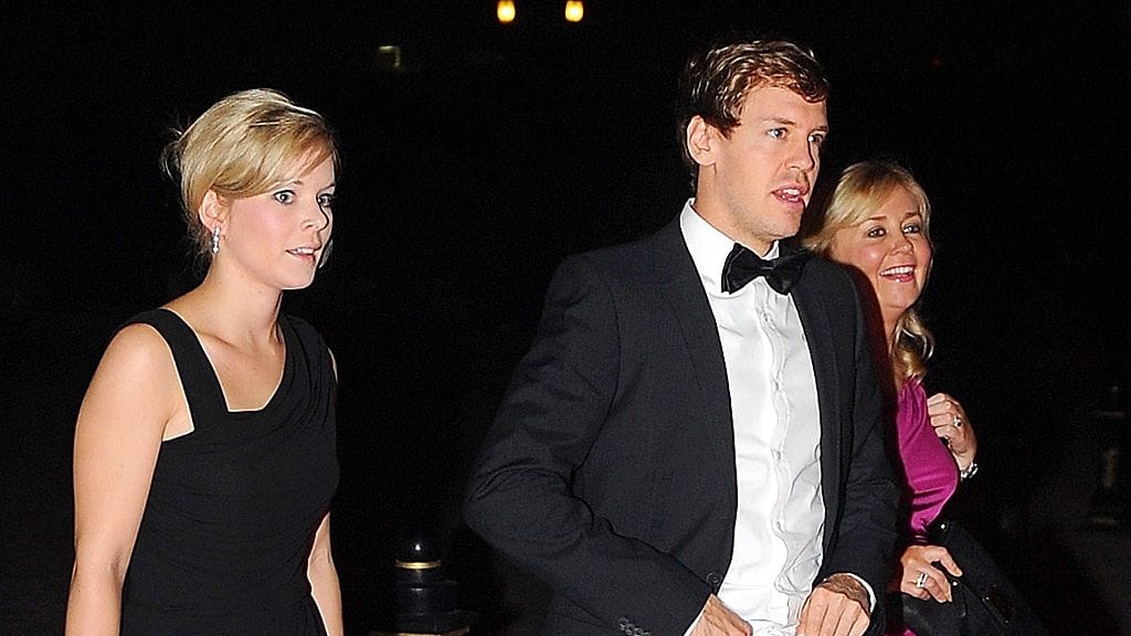 Sebastian Vettel saapui juhliin Hanna-tyttöystävänsä kanssa.