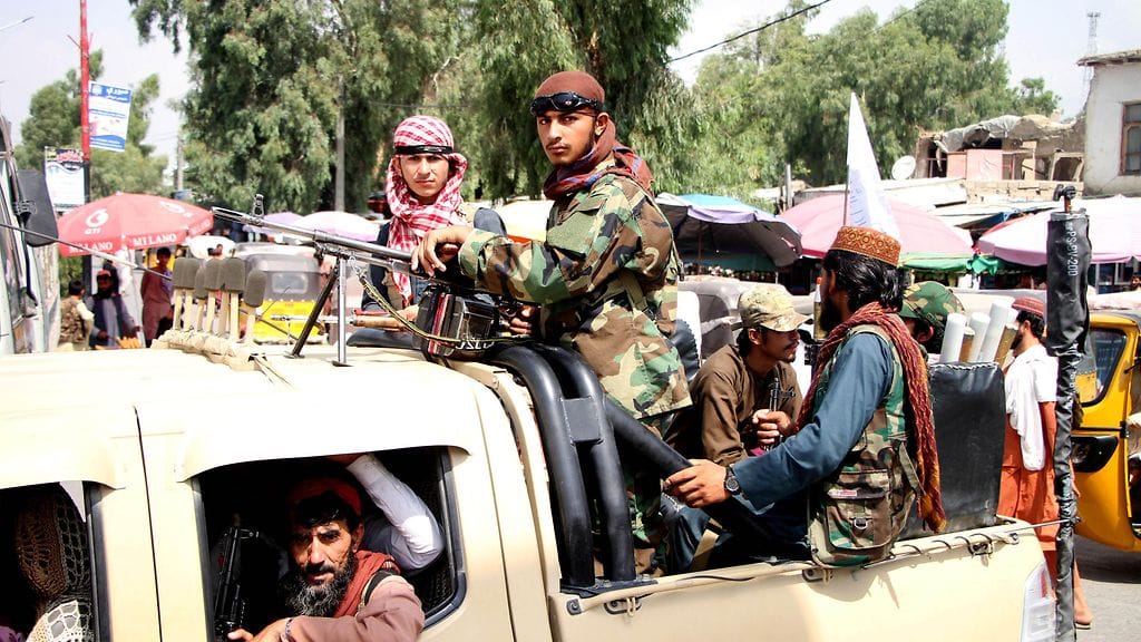 Yhdysvaltain sotilasjoukot sumuttaneet kyynelkaasua maasta pois pyrkivien päälle Kabulissa – tarkoituksena hajottaa ihmisryppäät