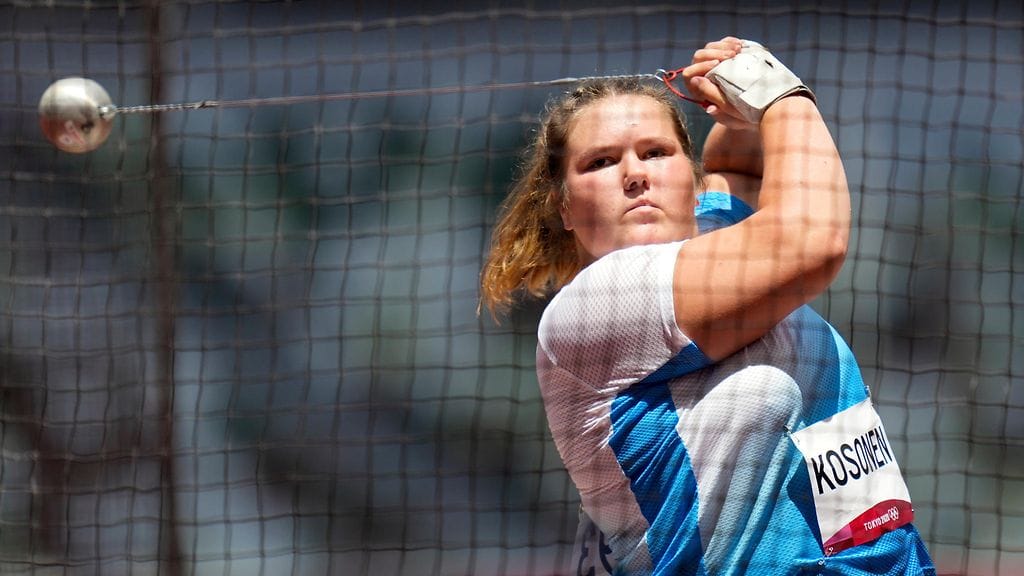 Silja Kosonen heittää kultamitalista lauantaina nuorten MM-kisoissa Nairobissa.