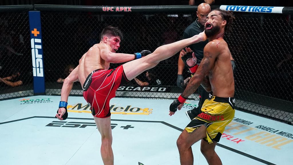 Ignacio Bahamondes tyrmäsi Roosevelt Robertsin takakiertopotkulla.