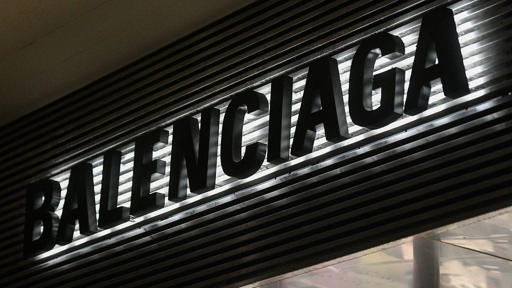 Balenciaga hämmentää usein mallistoillaan.