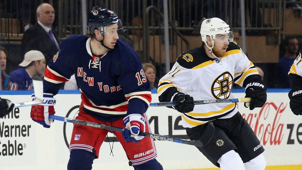 Kevin Hayes (vas.) ja Jimmy Hayes vastakkain NHL-kaukalossa tammikuussa 2016.