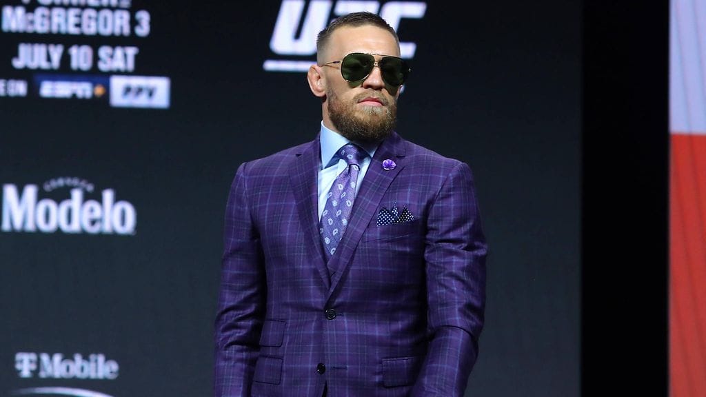 Conor McGregor uhosi ennätysaikeestaan.