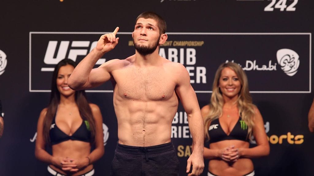 Entinen UFC-mestari ei ymmärrä kehätyttöjen tarkoitusta.