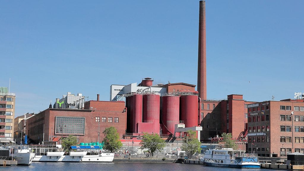 Takon kartonkitehdas Tammerkosken rannalla Tampereella.