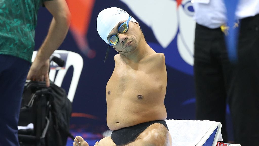 Meksikon Cristopher Tronco kilpailee Tokion paralympialaisissa uinnissa.