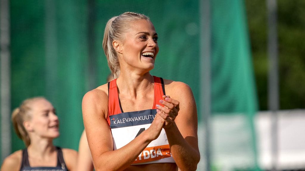 Lotta Harala lähtee kilpailukauteen 2022 uuden valmennustiimin tuella.