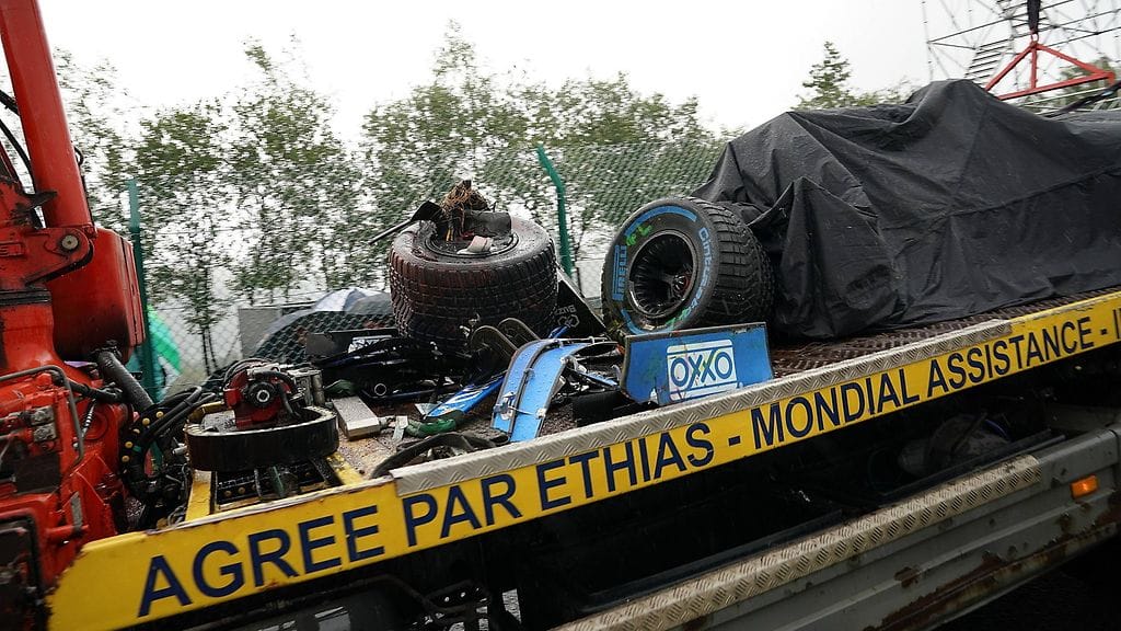 Lando Norrisin autosta tuli romua lauantain ulosajossa.