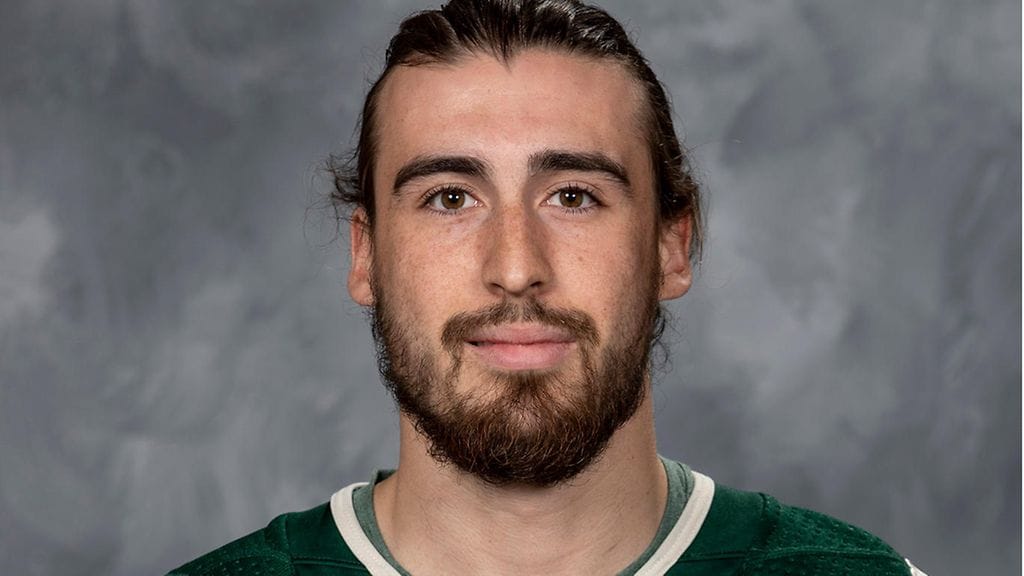 Hunter Warner oli pitkään osa Minnesota Wildin organisaatiota.