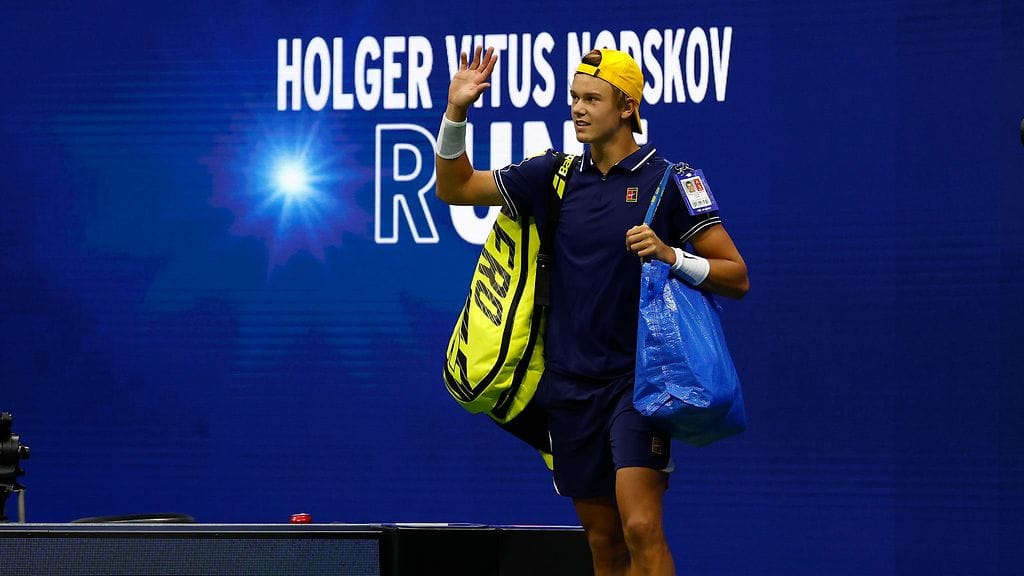 Tanskalaisen Holger Runen Ikea-kassi ihastutti tennisyleisöä.