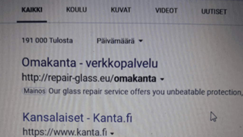 Poliisin ottama kuvakaappaus valheellisesta Omakanta-mainoksesta hakukoneessa.