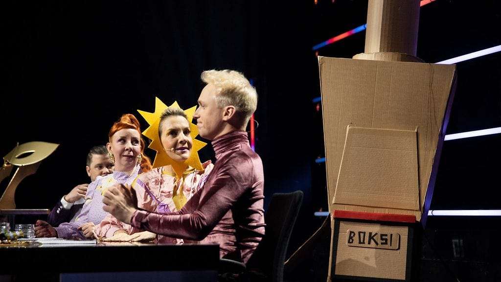 Masked_singer_suomi_S3_eps2_017_etsivaC2A8t_boksi_kuvaaja_saku_tiainen