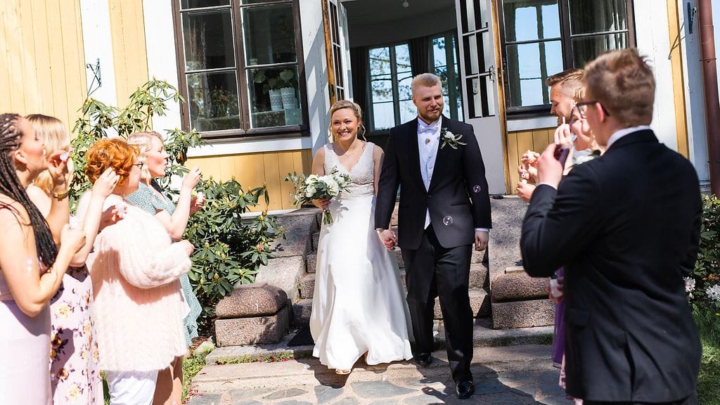 Venla ja Karl astelivat avioon Ensitreffit alttarilla -ohjelmassa.