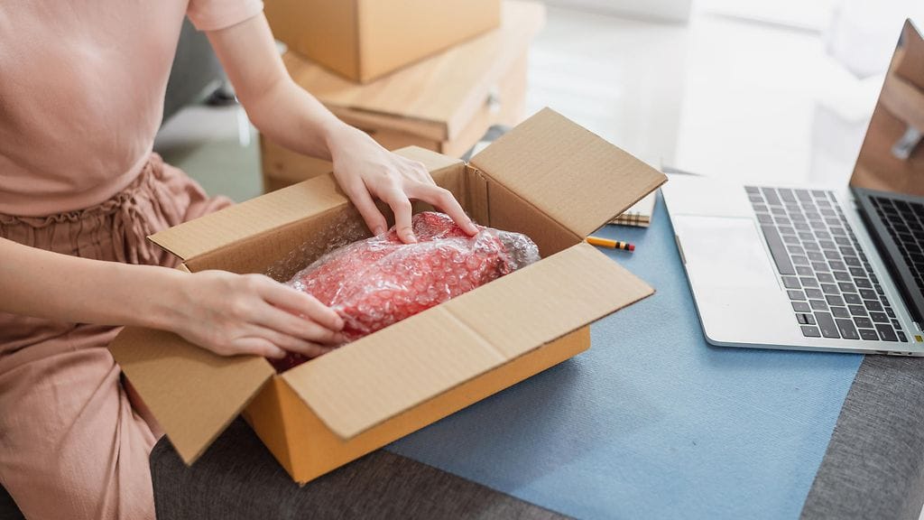 Carissa sai huomata, etteivät ilmaiset kylkiäiset ilahduta kaikkia! Kuvituskuva.