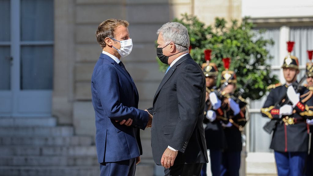 Tältä presidenttien uudenlainen kättely näytti eilen.