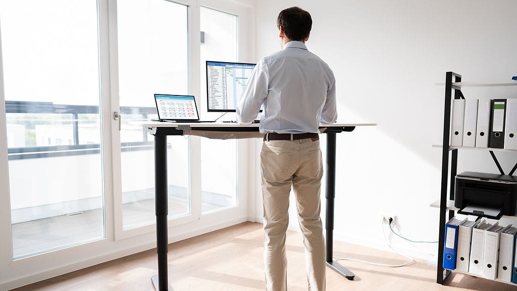 tehdä töitä seisten