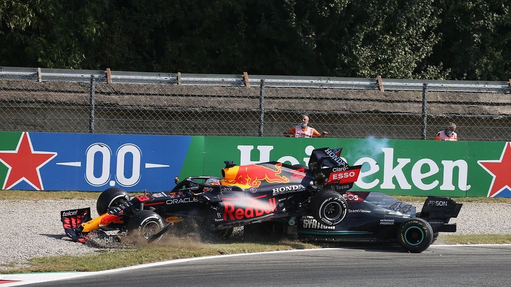 Max Verstappen ja Lewis Hamilton kolaroivat Italian GP.ssä.