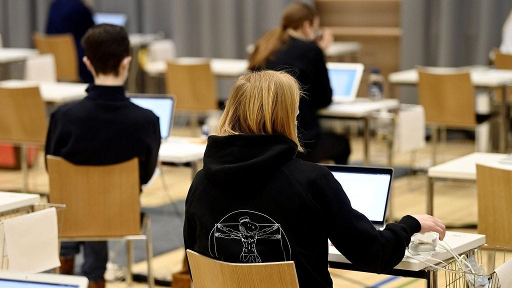 Kuva viime keväältä. Reaaliaineiden ylioppilaskirjoitukset Ressun lukiossa Helsingissä 30. maaliskuuta 2021.